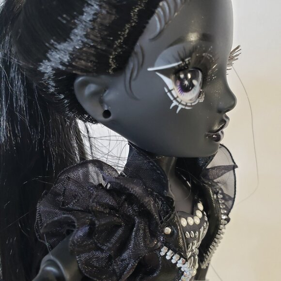 Beautiful Rainbow High Series 1 Grayscale Shanell Onyx Doll 11" Toy with Shoes - Picture 7 of 9